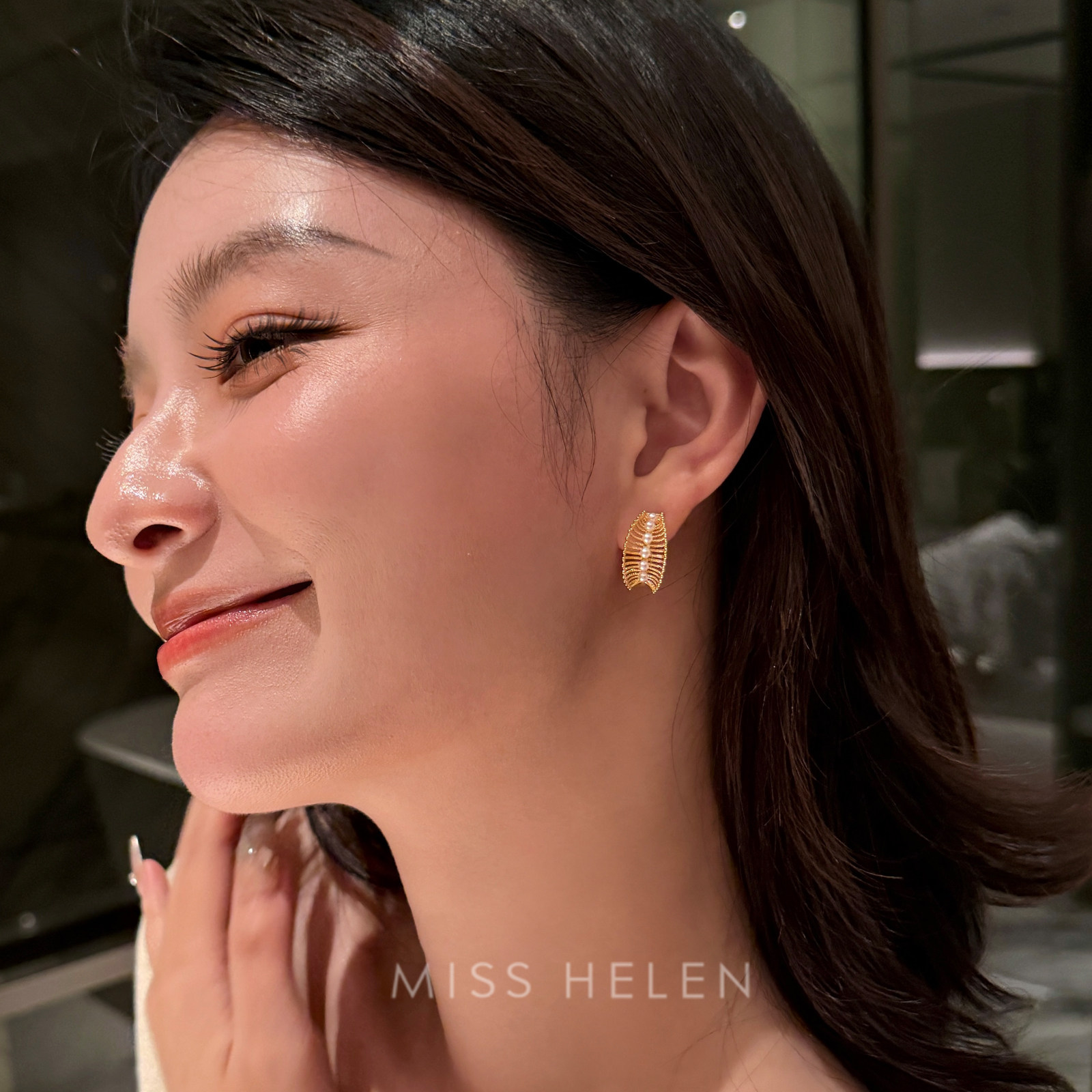 MISS HELEN 凡尔赛蕾丝扇形耳钉金色通勤气质无耳洞耳夹小众设计