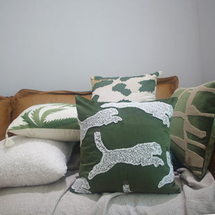 清新牛油果色绿色绣花灰绿橄榄绿天鹅绒抱枕靠垫ins风家居样板房