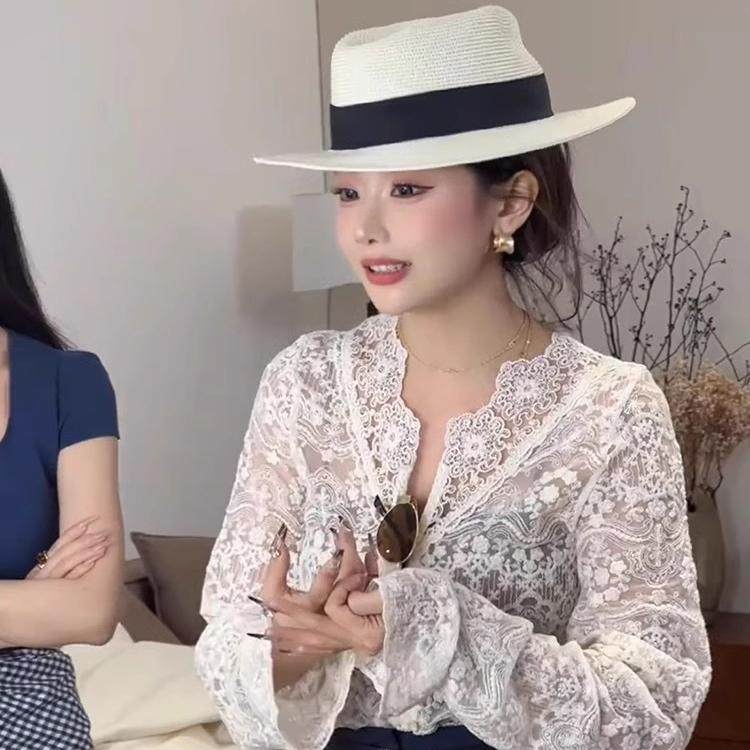 时尚洋气V领打底蕾丝衫女秋冬新款独特别致宽松显瘦内搭镂空上衣,女装/女士精品,蕾丝衫/雪纺衫,淘宝优惠券,粉丝福利购,淘宝优惠卷