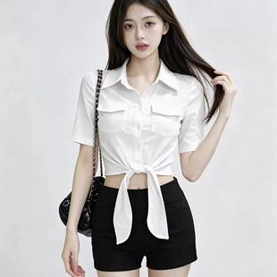 翻领绑带收腰白色中袖衬衫女士2026夏季新款韩系辣妹性感短款上衣