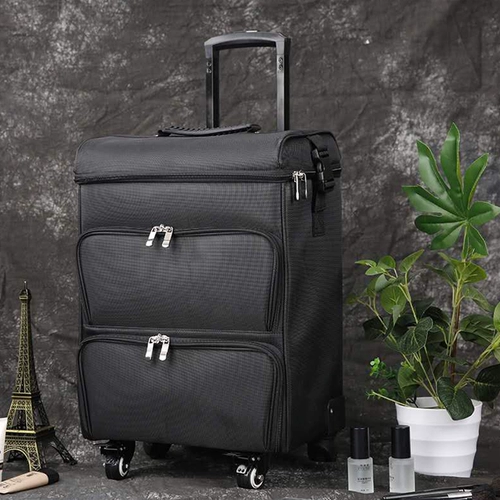 Вместительный и большой чемодан для маникюра