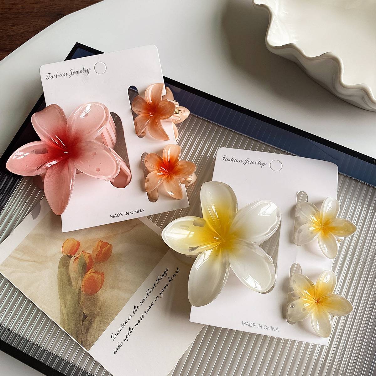 Summer Sweet Plumeria Claw Clip Acrylic Flower Hairpin Set - 实物图