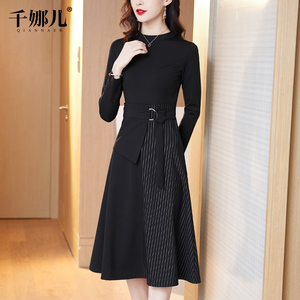 2026新款黑色长袖连衣裙女春装半高领拼接竖条纹裙摆时尚A字裙子