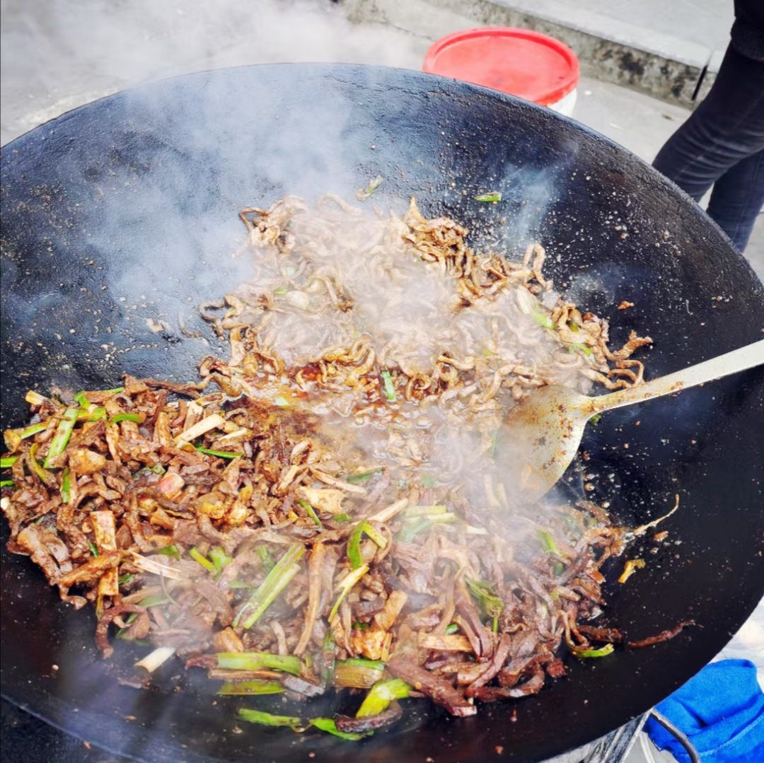 甘肃成县正宗街边小吃牛肉小炒牛杂特色美食真空装干净卫生家乡味