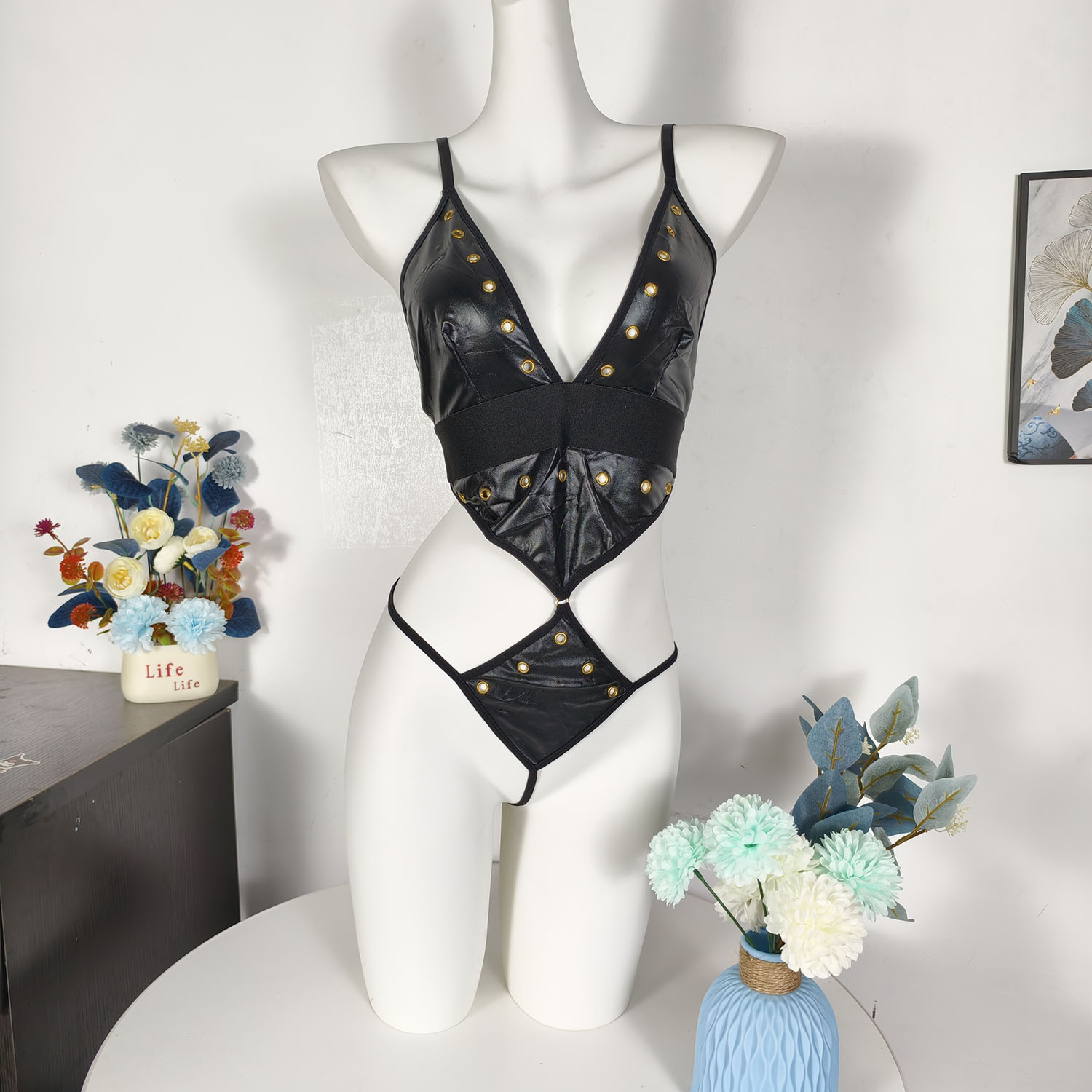 欧美性感吊带连体衣亮面鸡眼扣镂空T型紧身衣深V低胸诱惑内衣辣妹