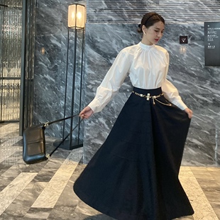 宛宛大大 早春伯德小姐 褶皱圆领白衬衫黑篮色大A字遮胯伞裙