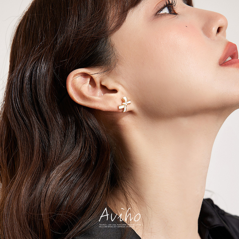 Aviho滴釉甜美蝴蝶结温柔耳钉