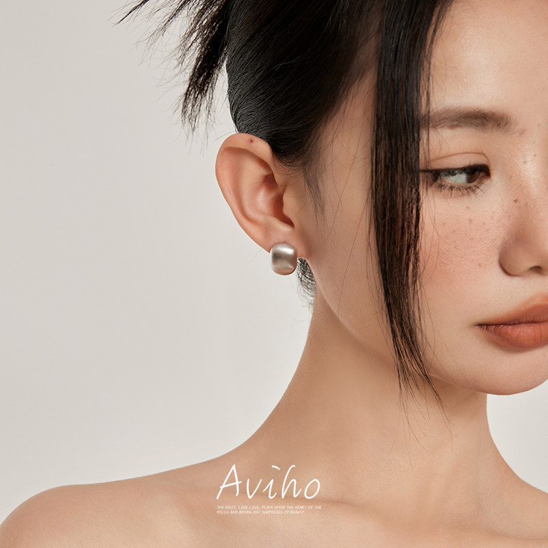 aviho雾面磨砂银色耳钉
