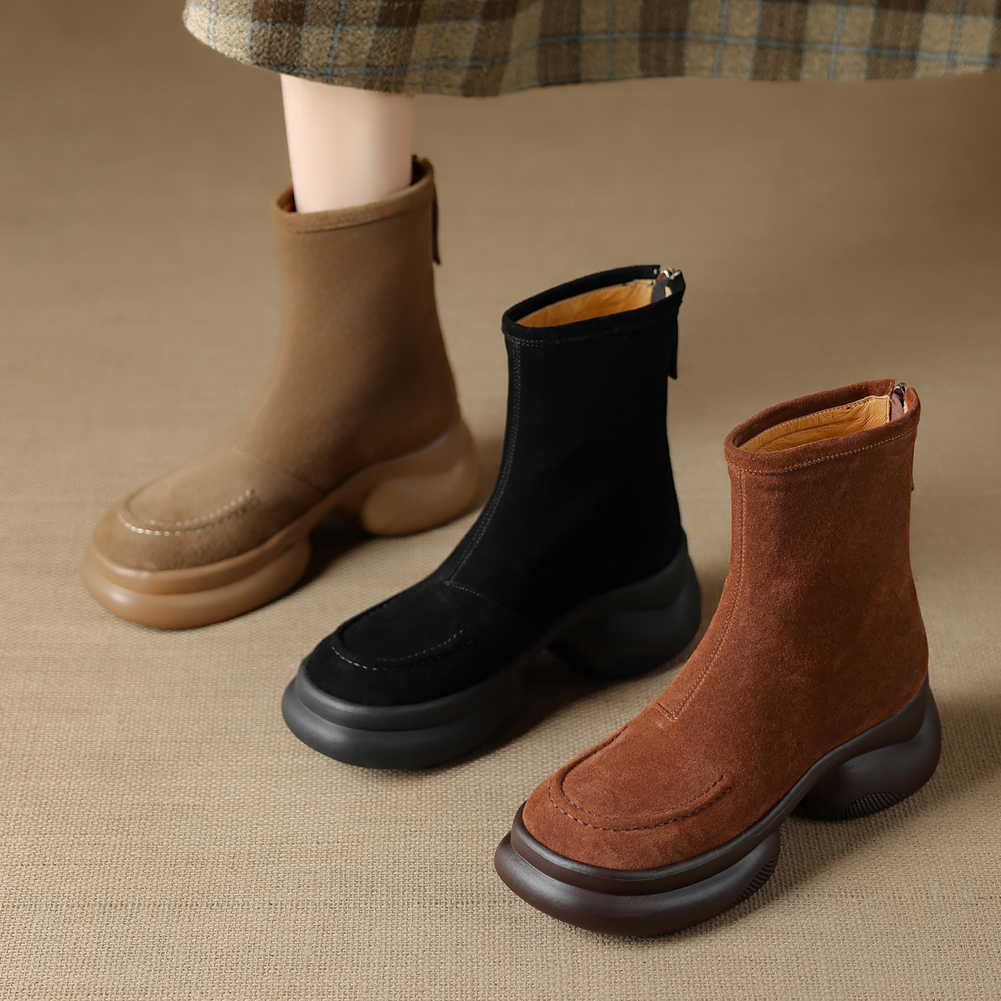 靴子2025秋冬季新款休闲厚底中跟圆头磨砂牛翻皮切尔西靴女士短靴