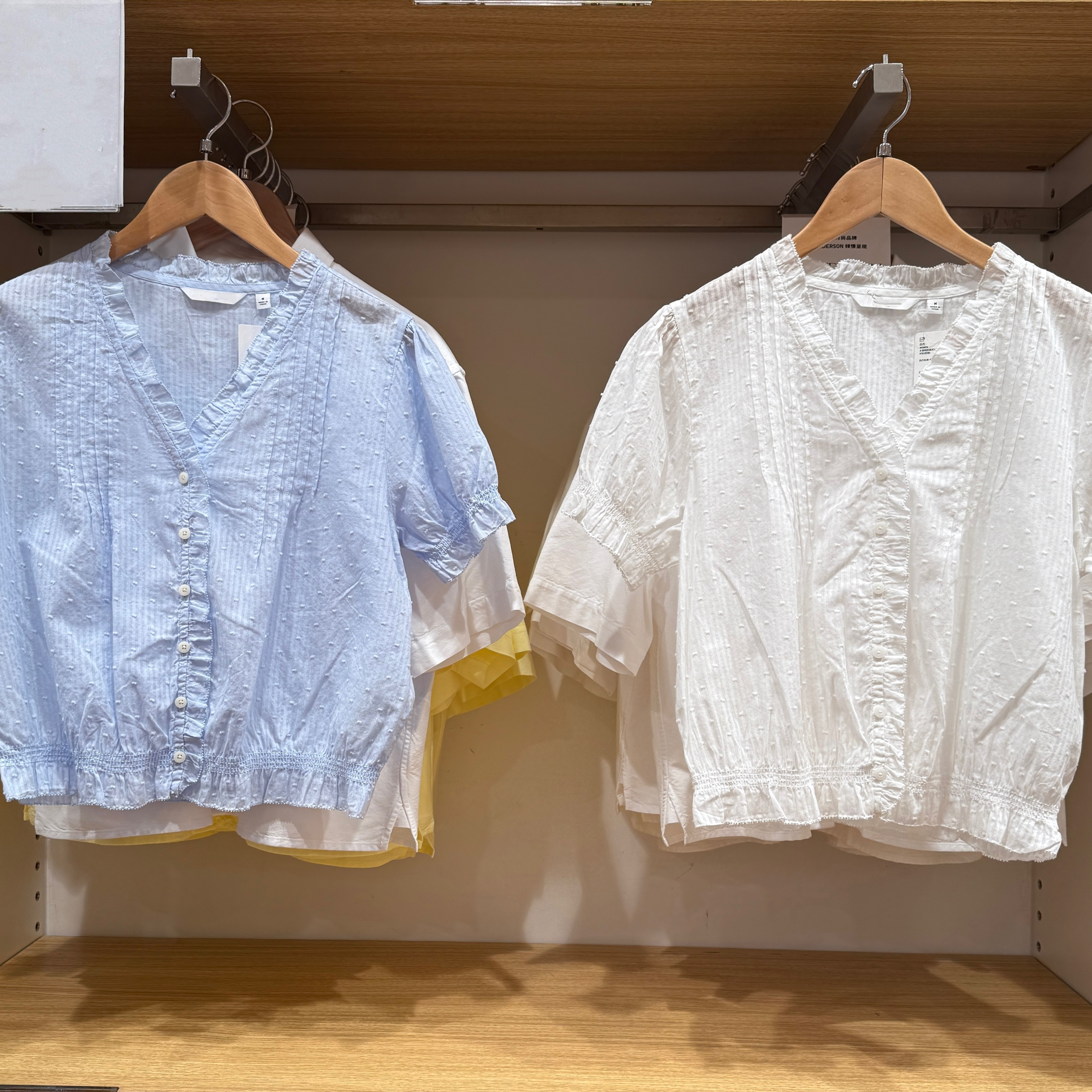 “甜妹本命款”女装棉质提花V领衬衫短袖衬衣泡泡袖木耳边l483881