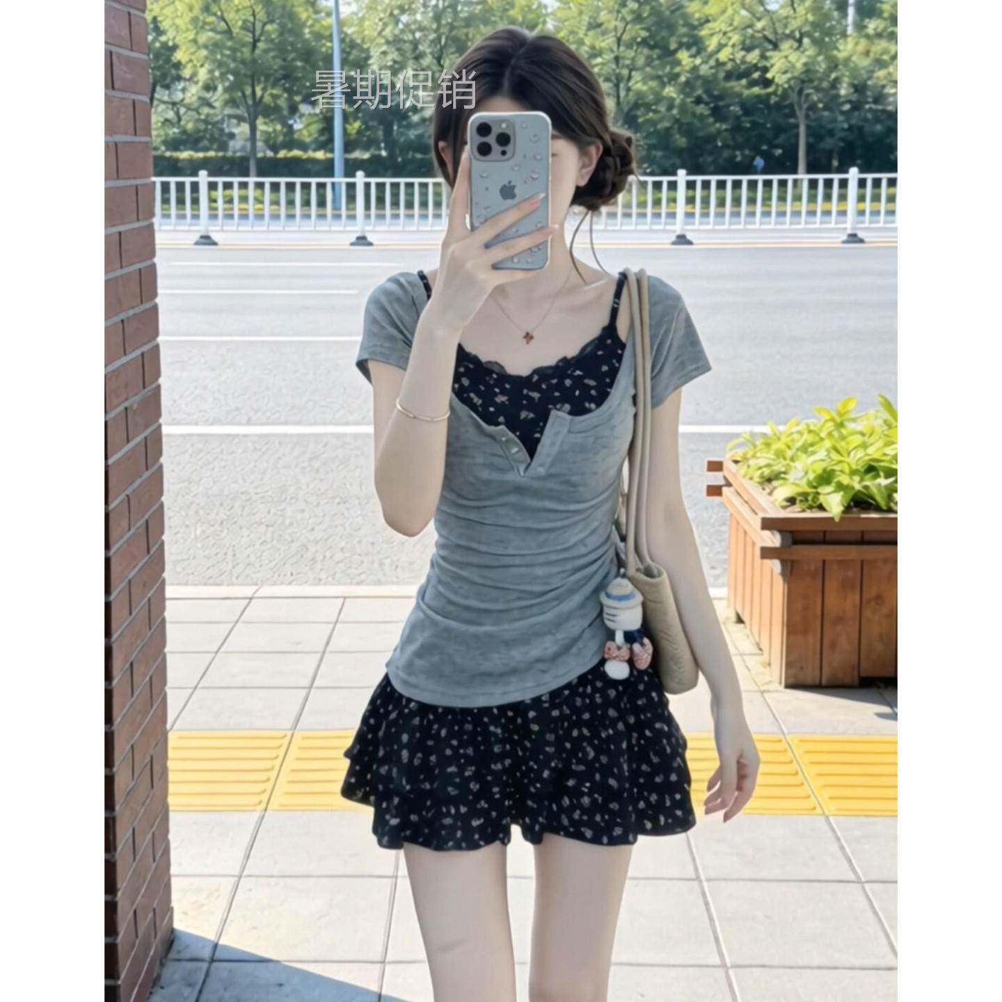 巨好看蓝色碎花吊带连衣裙子女2026新款夏季穿搭甜辣收腰短裙套装