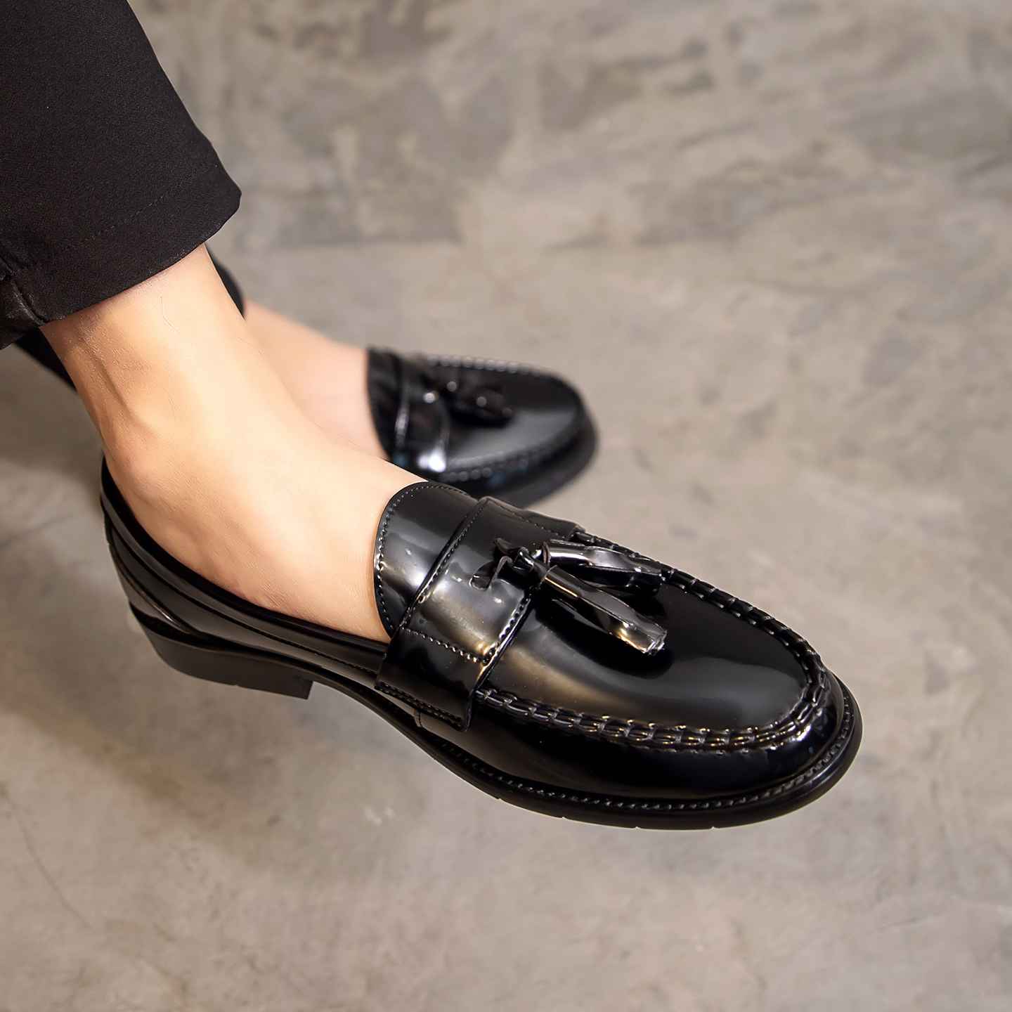 英伦一脚蹬乐福亮面流苏套脚皮鞋