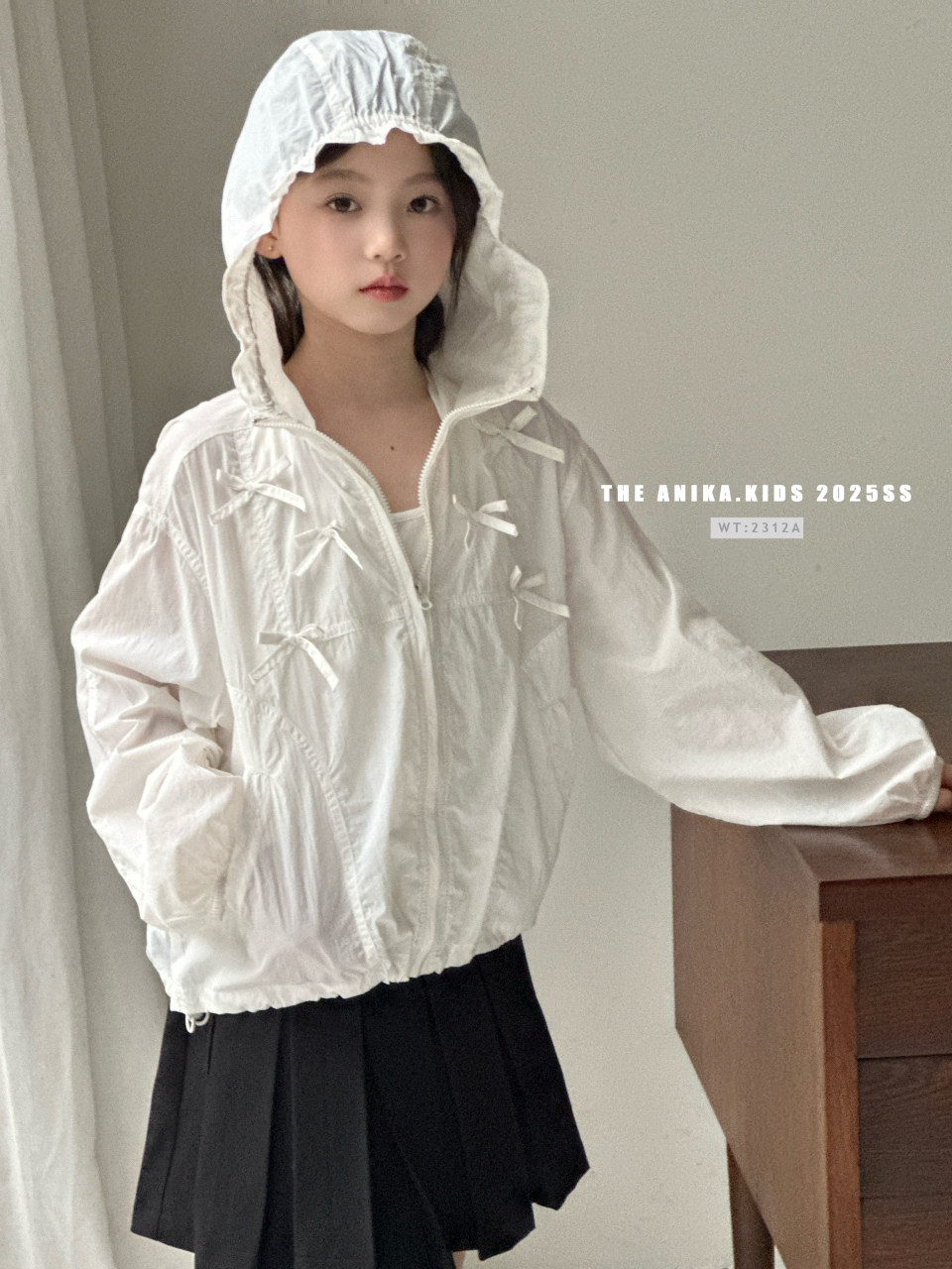 阿尼卡夏季新款2025女童洋气时尚带帽蝴蝶结夹克防晒服白色皮肤衣