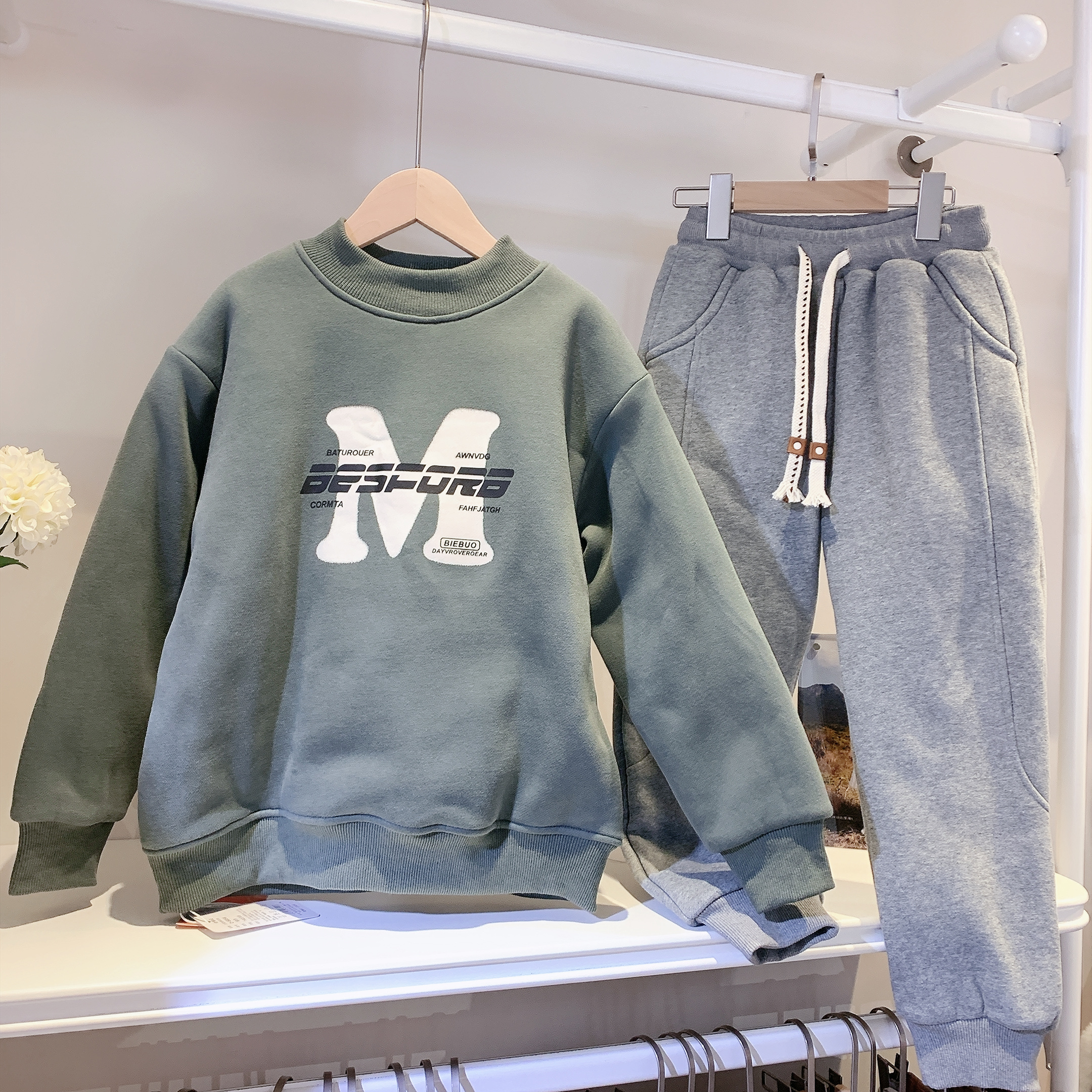 萱萱小兔冬季新款男女童洋气时尚加厚三层保暖蚕丝卫衣长袖卫衣