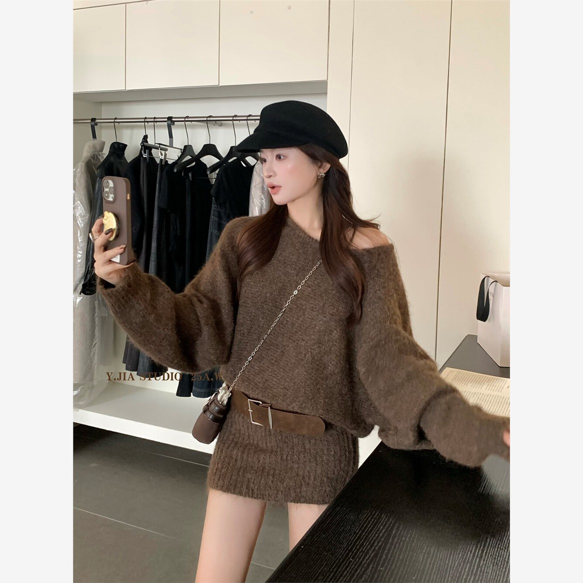 Y.JIA十三行女装早秋纯欲甜辣斜肩露肩宽松包臀针织连衣裙配腰带