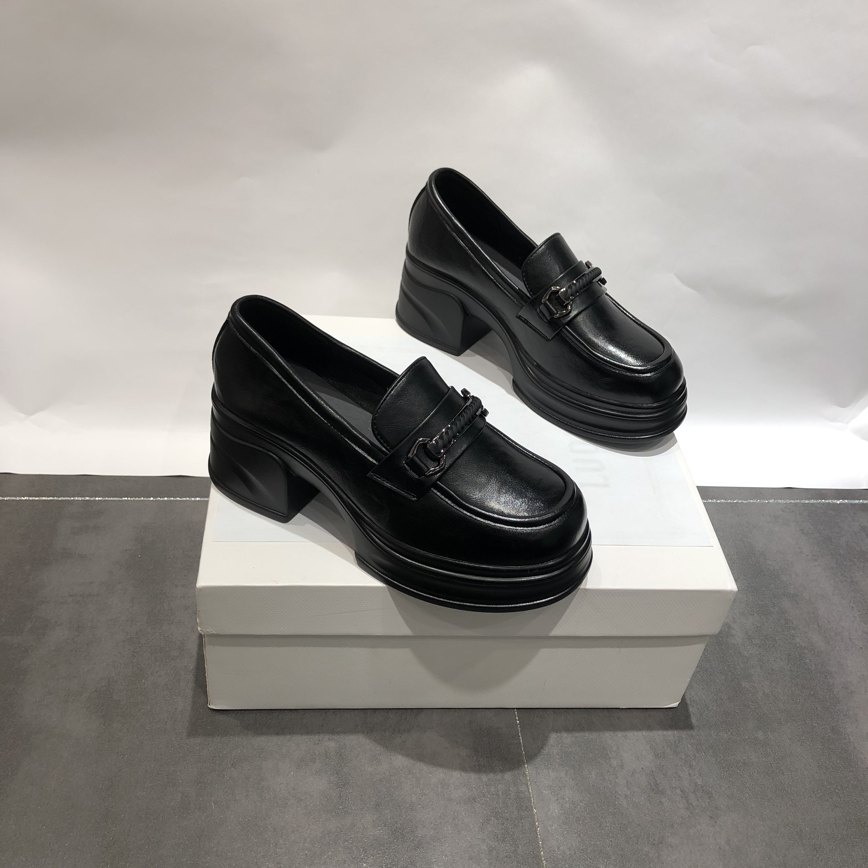 LFR厚底增高小个子乐福鞋女2026新款黑色单鞋不累脚一脚蹬小皮鞋