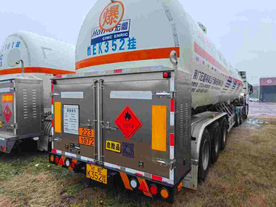 4月16日上饶市赣EK352挂宏图牌重型罐式半挂车一辆网络拍卖公告