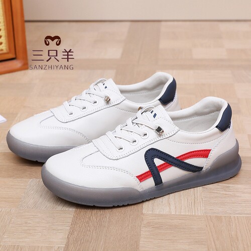 三只羊休闲一脚蹬软底小白鞋女