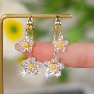 超闪锆石花朵黄色花蕊耳扣耳环女春日流行网红百搭耳饰2023新款潮