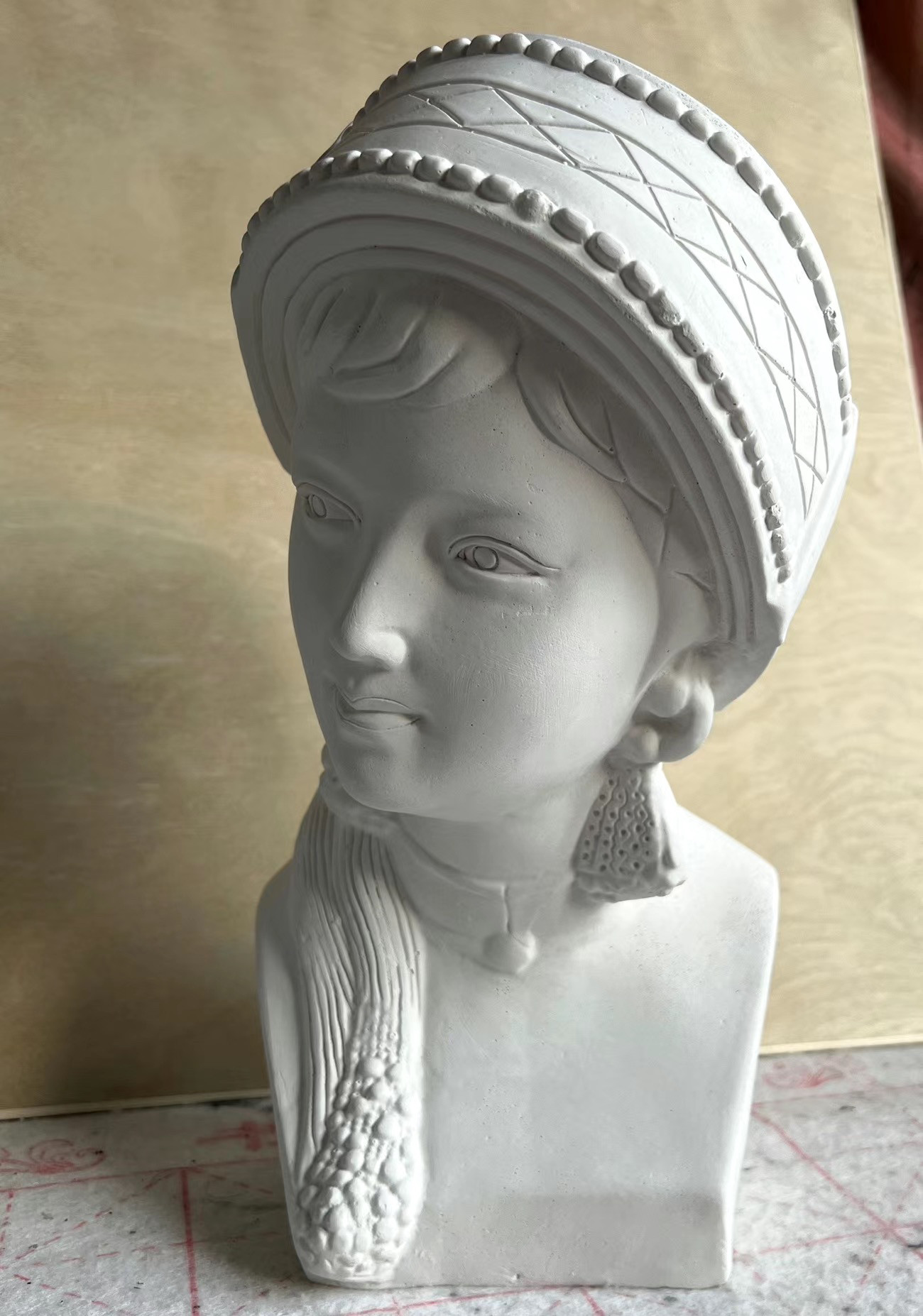 32cm阿诗玛石膏像雕塑摆件彝族姑娘桌面艺术婚纱摄影装饰美术素描