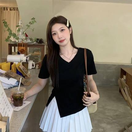 黑色正肩V领短袖t恤女夏季修身显瘦设计感小众褶皱开叉不规则上衣