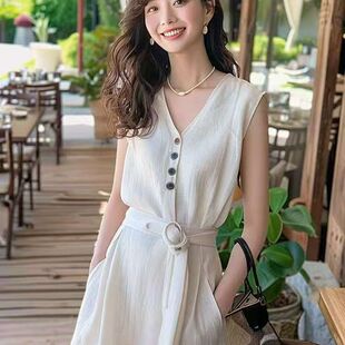 轻奢高级感气质白色无袖连衣裙小个子2026新款大方得体长裙子女夏