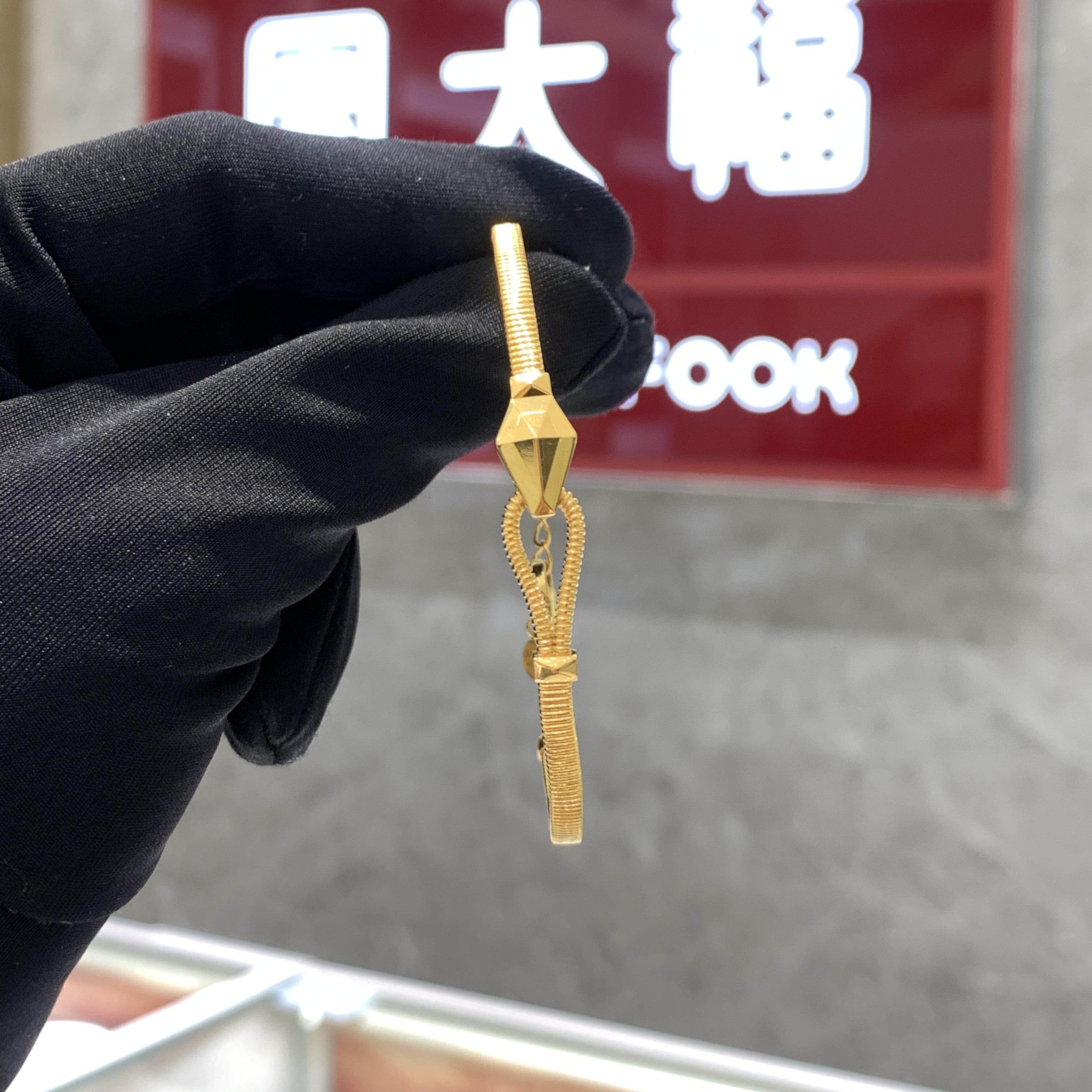 周大福代购 蛇年生肖半镯半链灵蛇足金黄金手镯克减80计价F235228