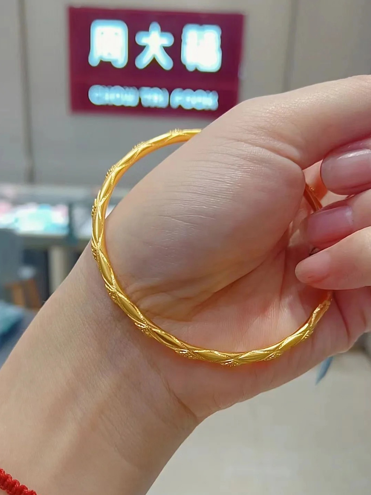 周大福鎏金菱纹心有所属手镯