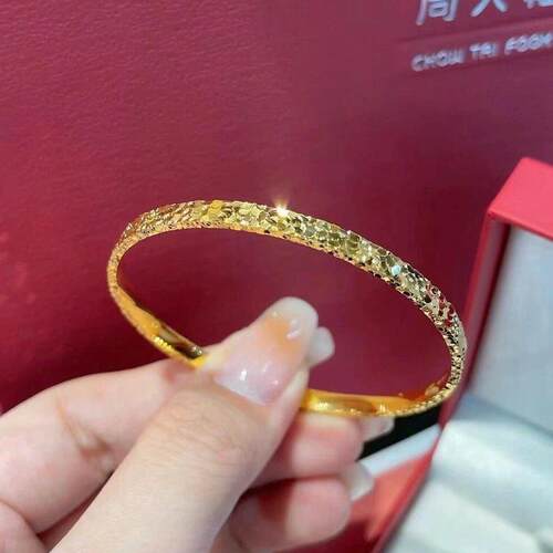 周大福爆闪碎碎冰足金黄金手镯
