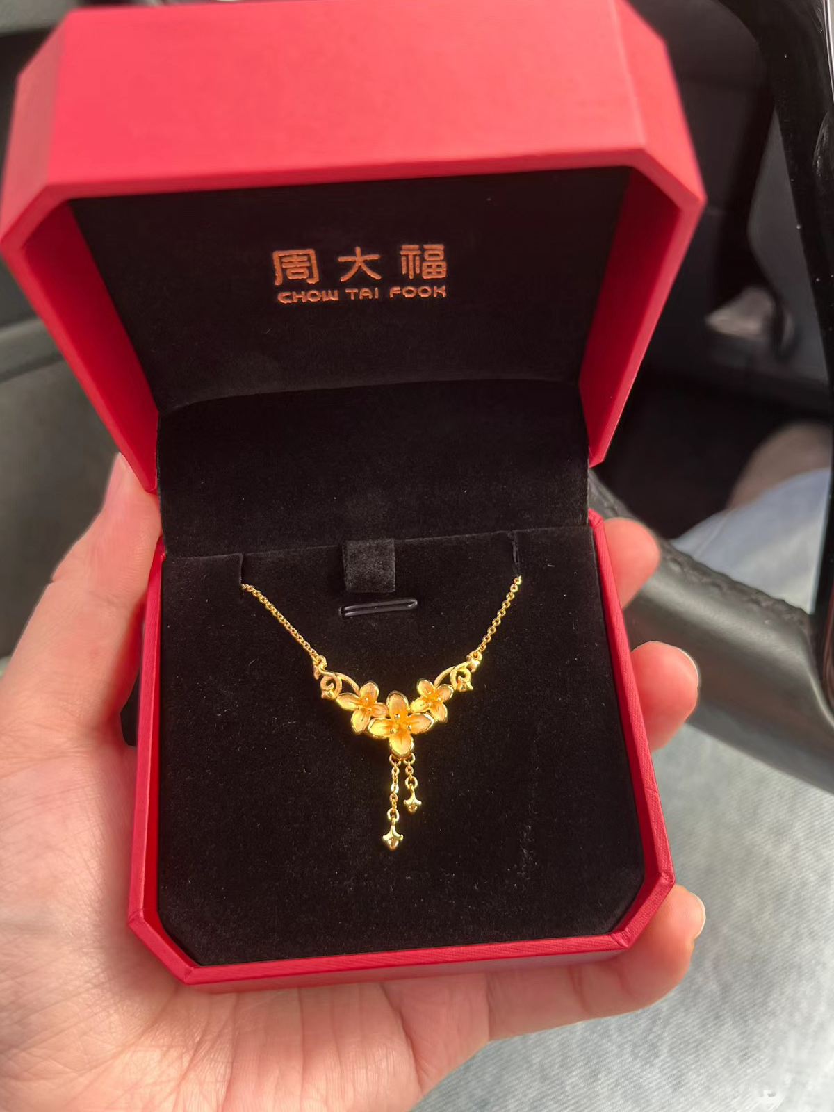 周大福代购优雅丁香花朵朵花开足金黄金项链专柜正品计价EOF850-封面