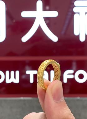 周大福龙腾鼓乐椒图衔环黄金戒指