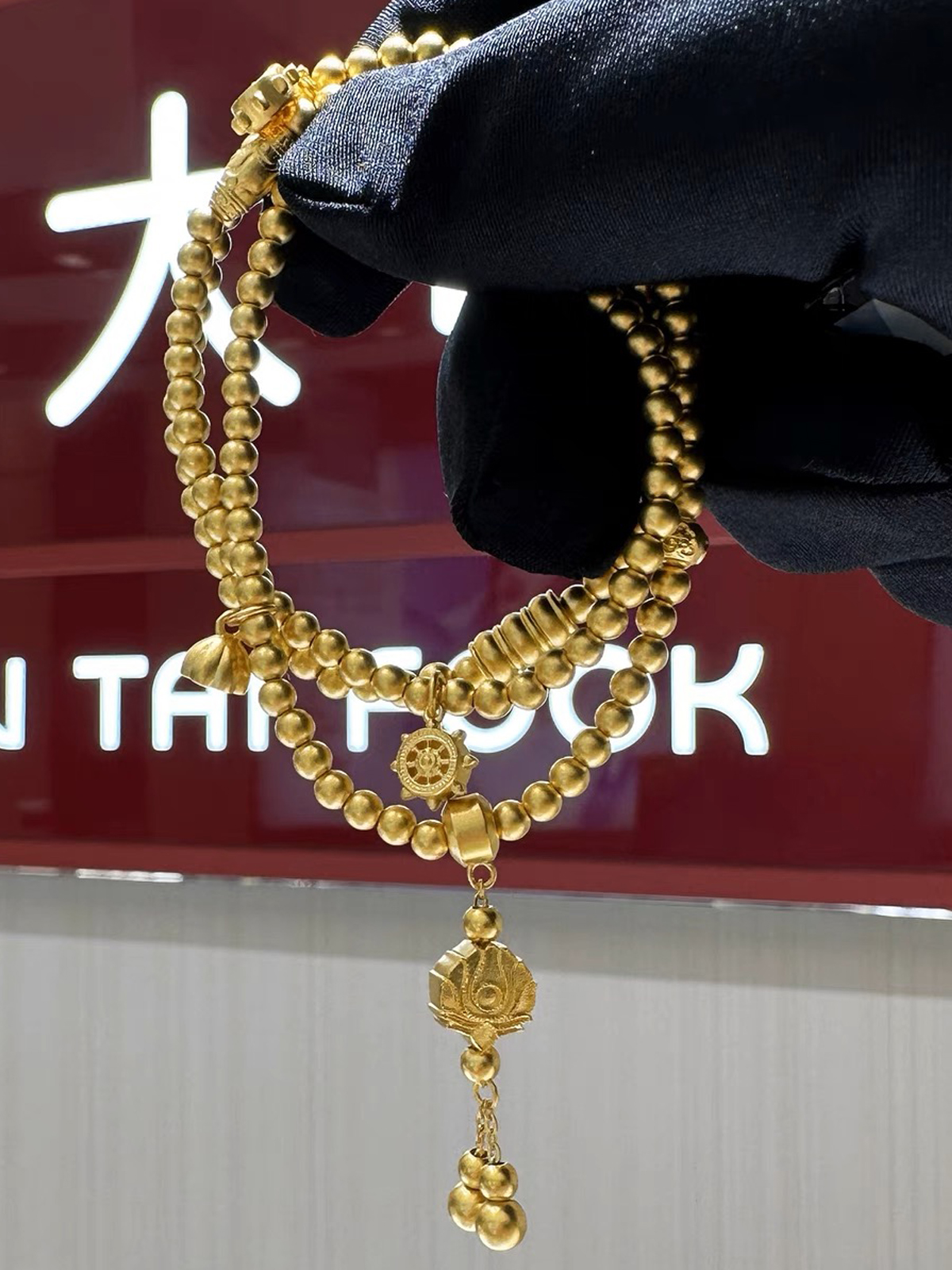 周大福如意美满莲连黄金手链项链图片