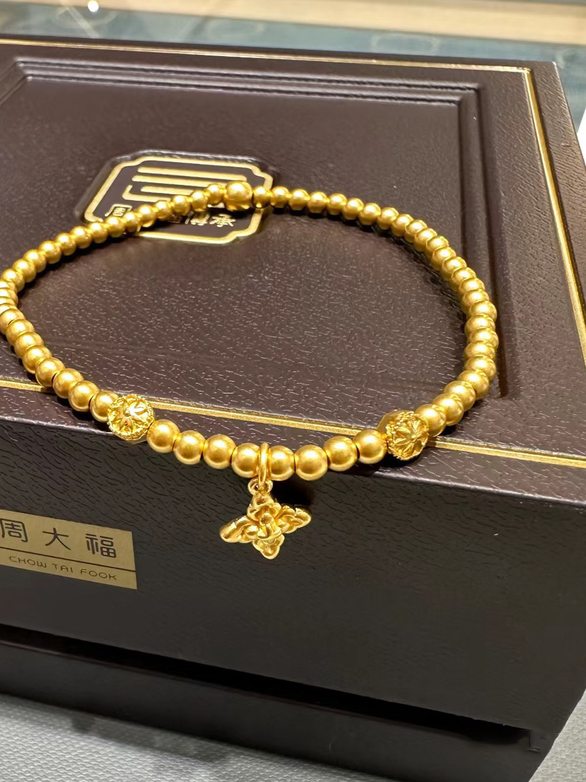 周大福传承足金黄金手链图片
