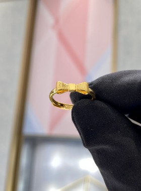 周大福蝴蝶结黄金活口戒指