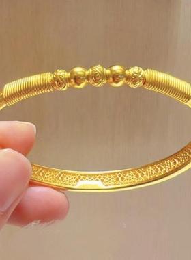 周大福卷草纹黄金贵妃镯