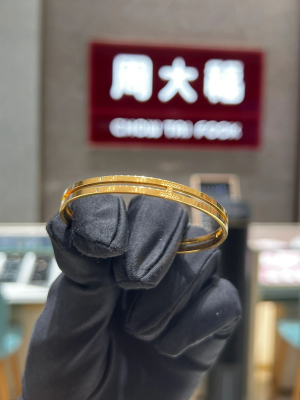 周大福几何H足金黄金手镯