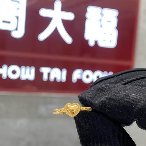 周大福小心心黄金闭口爱心戒指