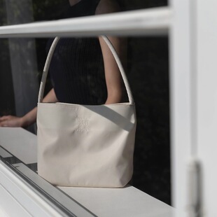 韩国mucu and ebony 尼龙包袋 设计师品牌纯色百搭 刺绣包