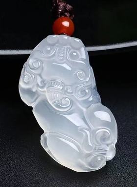 天然白玛瑙玉髓貔貅吊坠男女款招财貔貅挂件