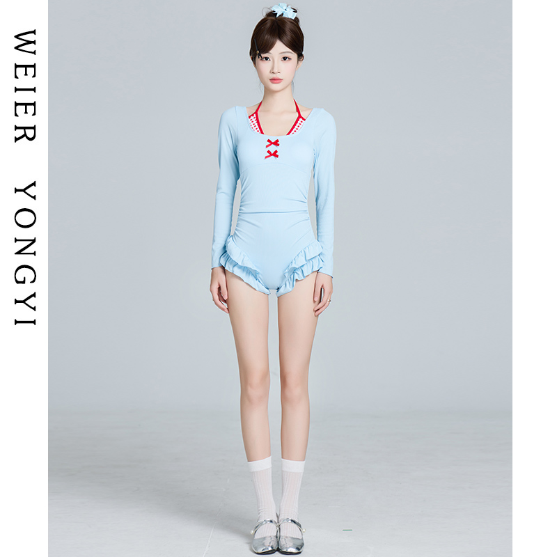 泳衣女款2025新款高级感绝美连体挂脖保守荷叶边遮肚显瘦温泉度假