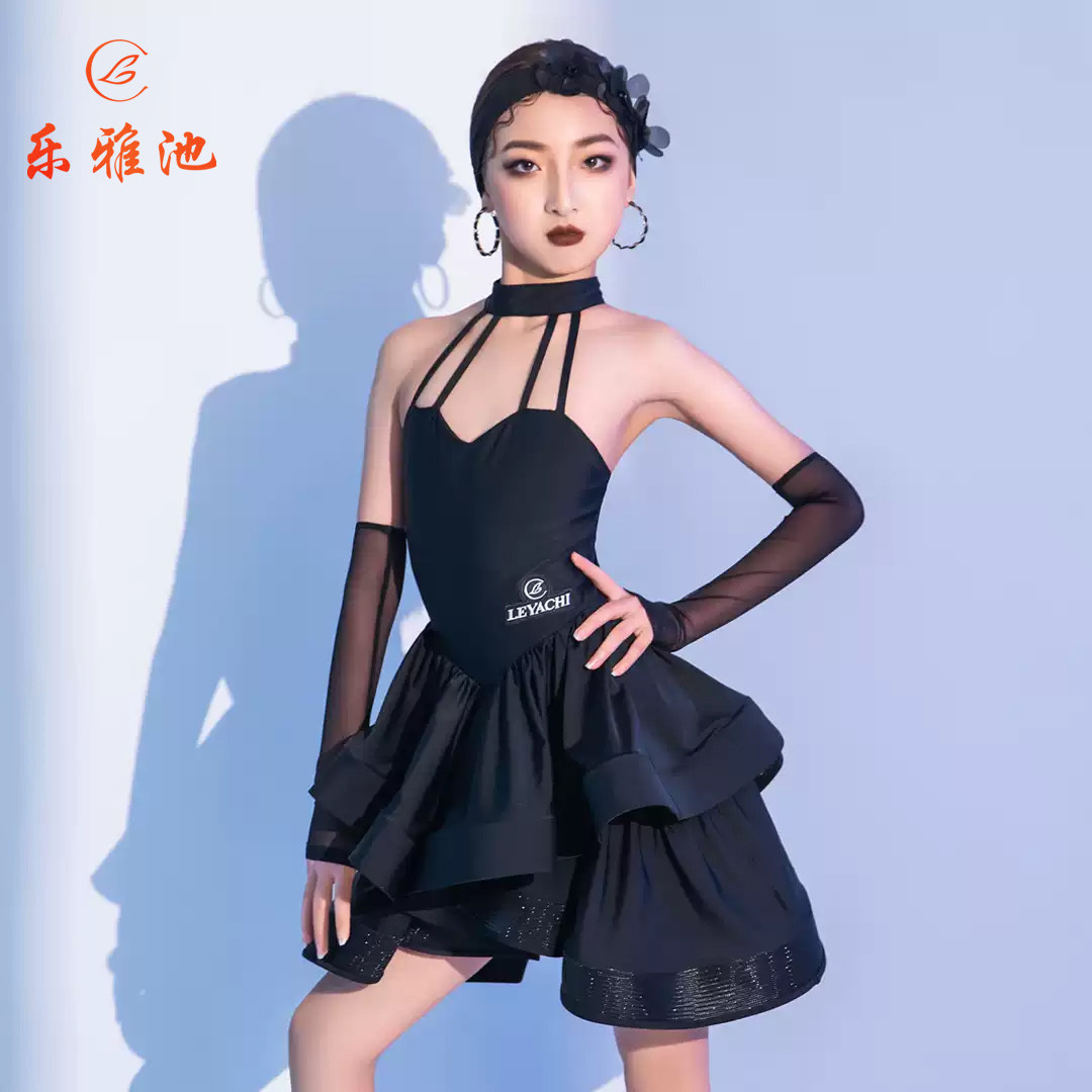 乐雅池女简约拉丁舞服吊带大裙摆图片