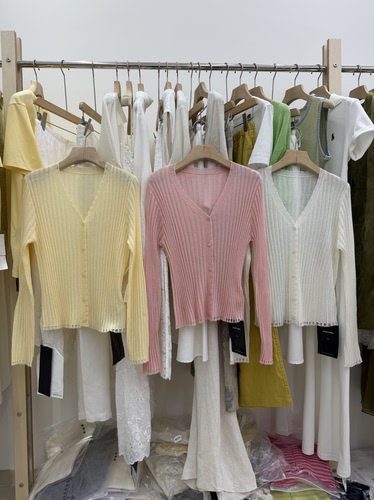 毛边破口V领超细羊毛坑条亲肤针织衫空调衫长袖短款开衫外套