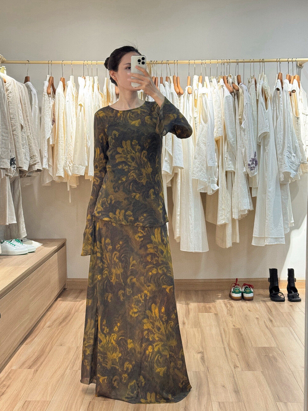 七月高端女装古典浪漫复古茛苕油彩喇叭袖小衫半裙套装262703#