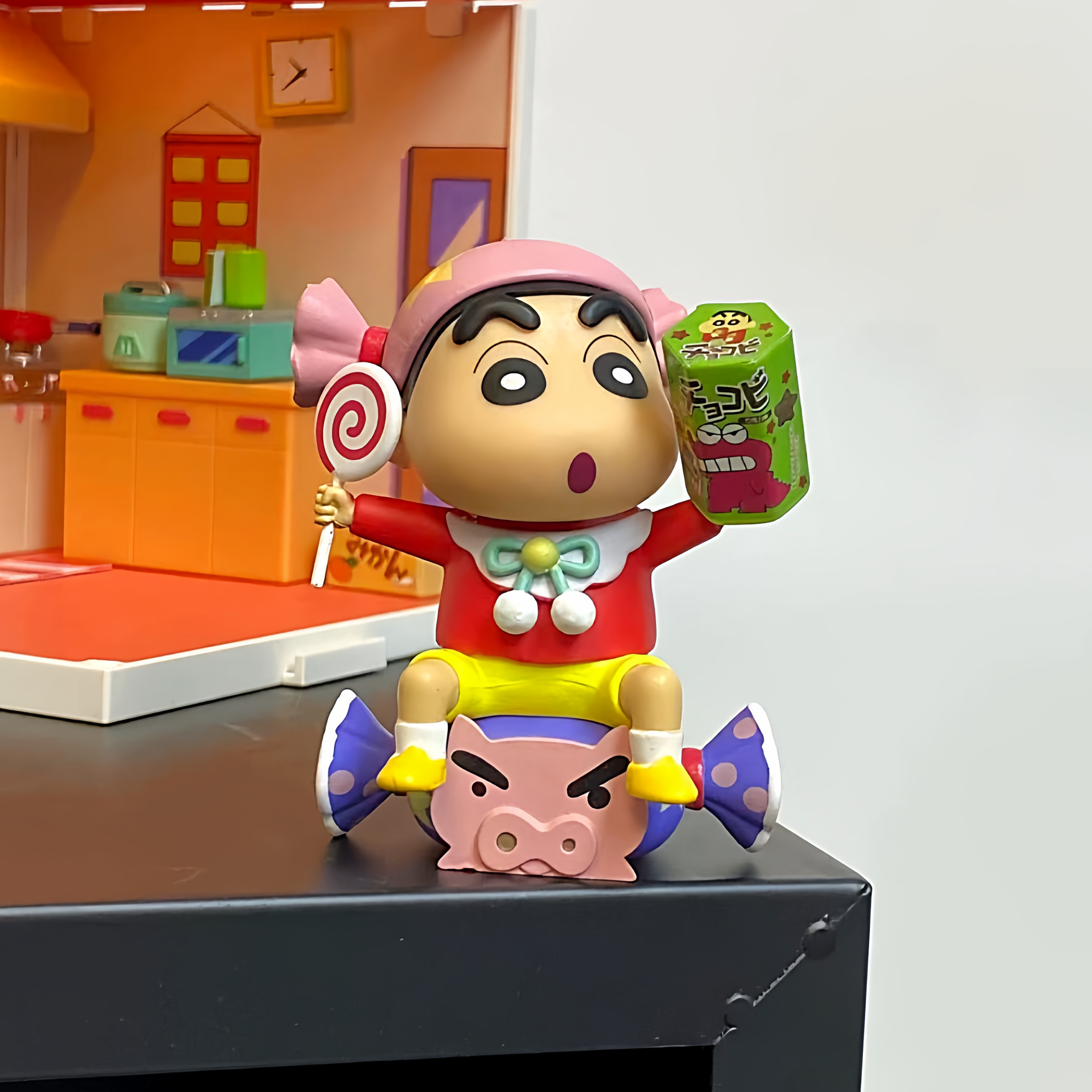 蜡笔小新周边手办盲盒桌面摆件车载工位可爱创意装饰送女生日礼物