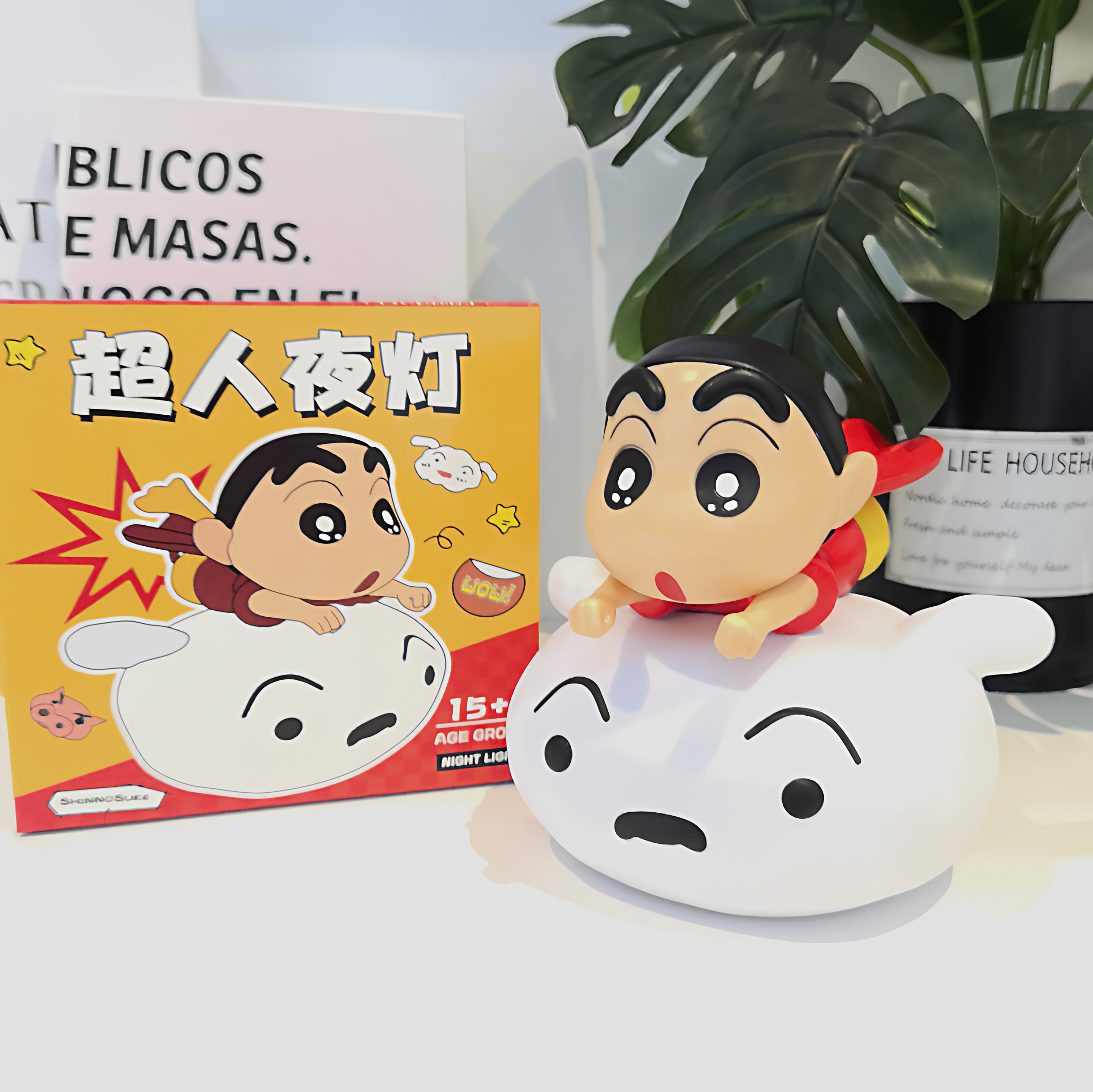 蜡笔小新周边手办小夜灯拍拍灯桌面摆件可爱创意装饰送女生日礼物