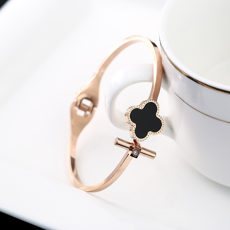 欧美幸运草手镯女 钛钢板材网红潮玫瑰金百搭简约开口手饰未镶嵌