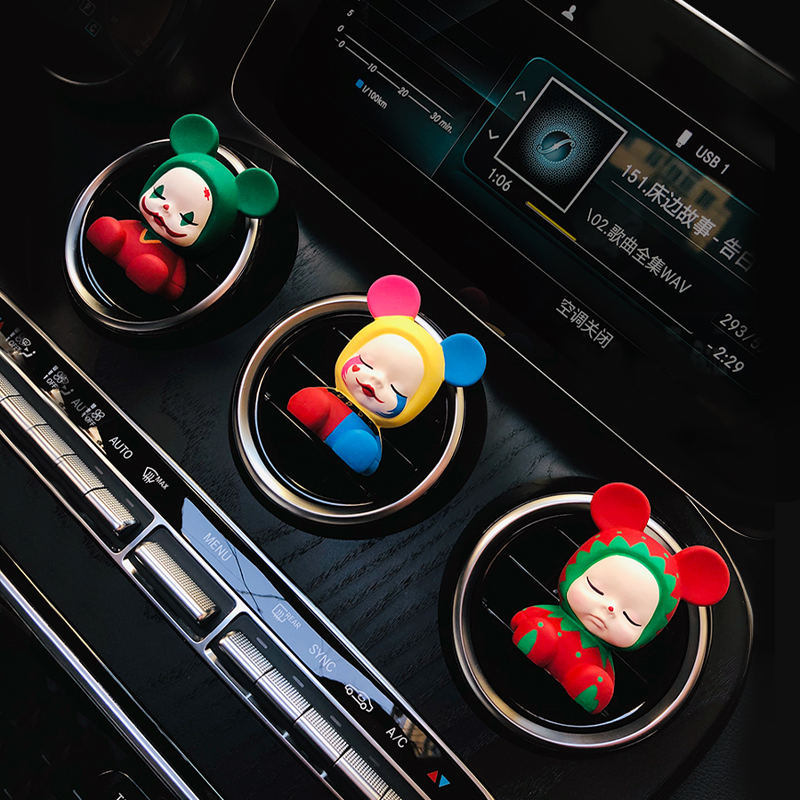 车载香薰娃娃奔驰内饰用品出风口