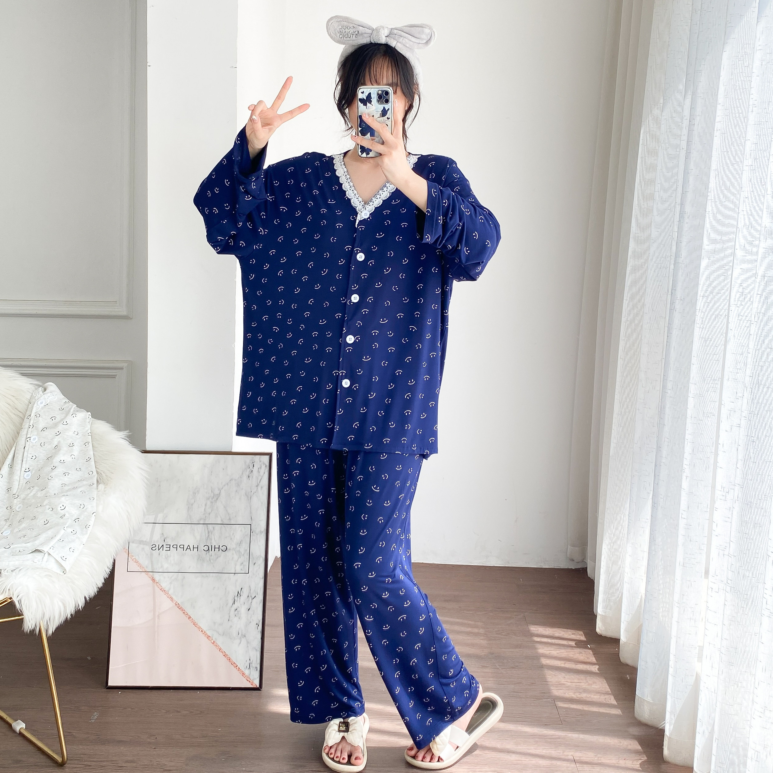 V领花边笑脸莫代尔开衫睡衣女