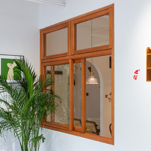 实木定制左右折叠窗复古咖啡店