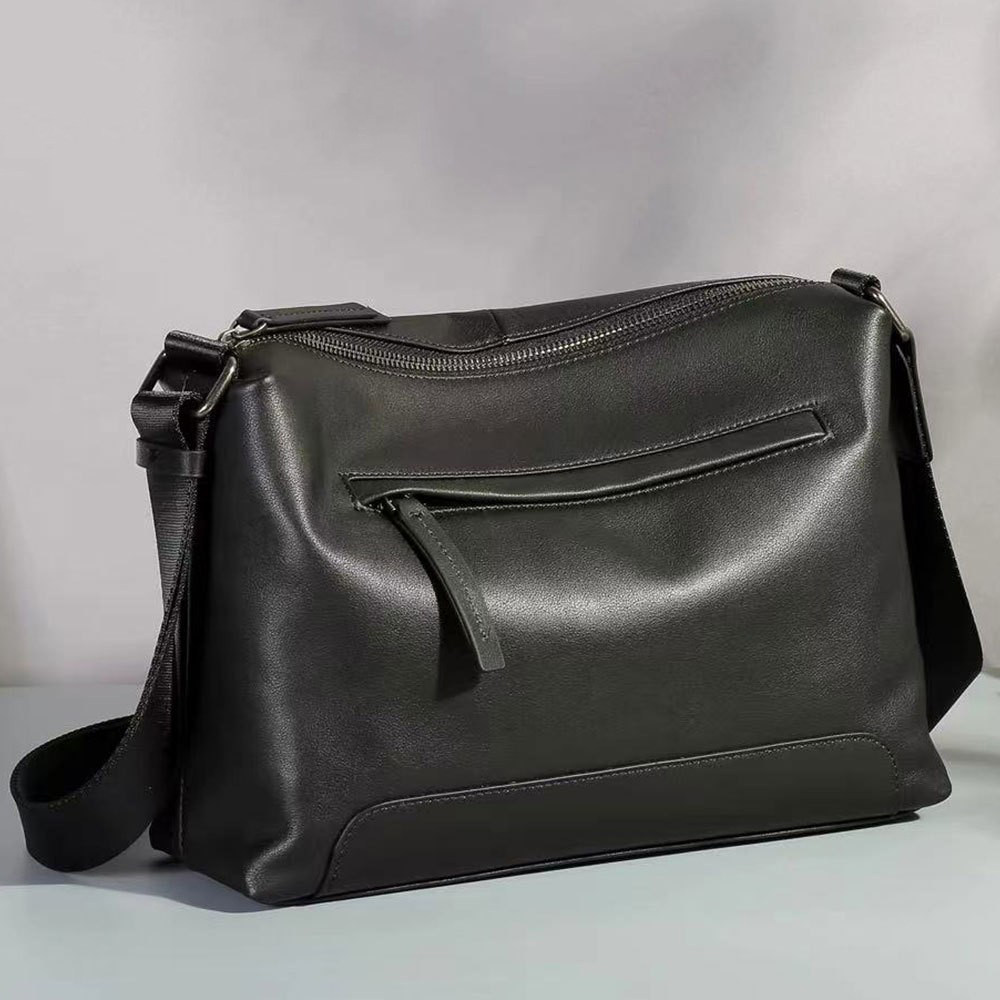 真皮男包斜挎包高级感男士单肩包横款休闲斜跨软头层牛皮小包潮